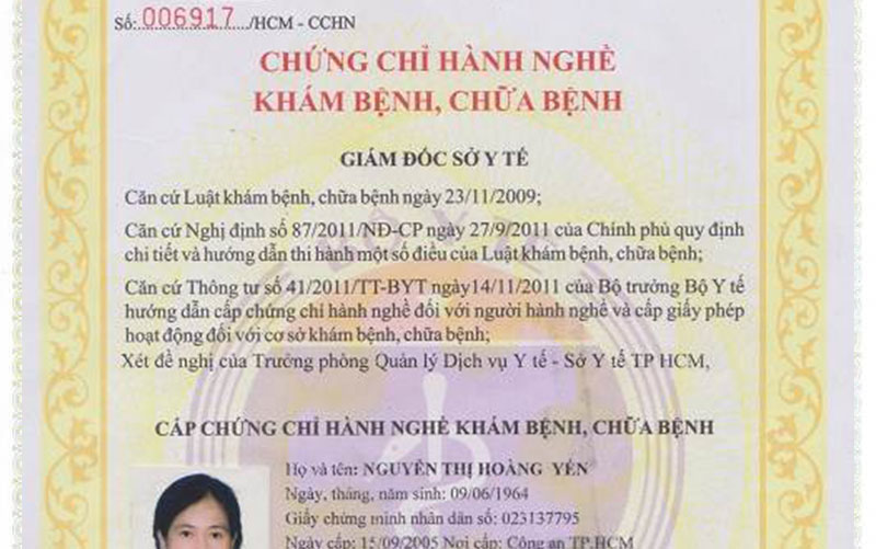 Chung-chi-hanh-nghe-kham-chua-benh-bac-si-hoang-yen-nha-khoa-hoang-yen-quan-1